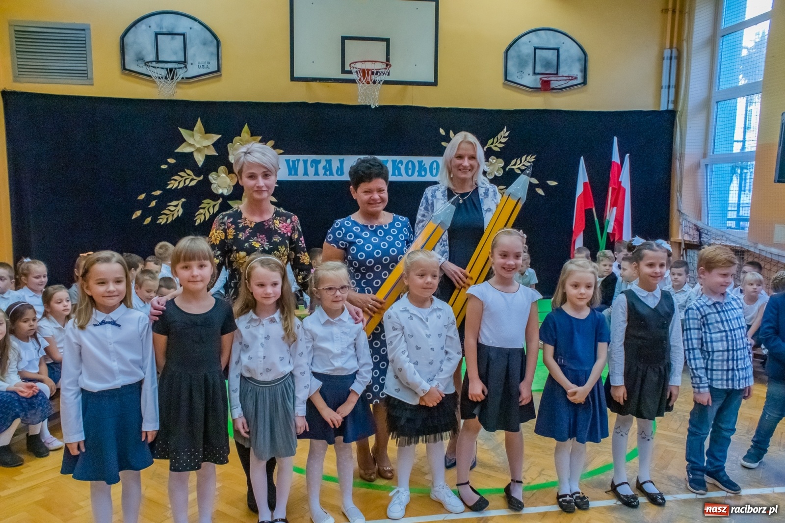 Zdjęcie w galerii na portalu naszraciborz.pl: Pierwszoklasiści dołączyli do grona uczniów SP 13 [FOTO i WIDEO] wiadomości z regionu