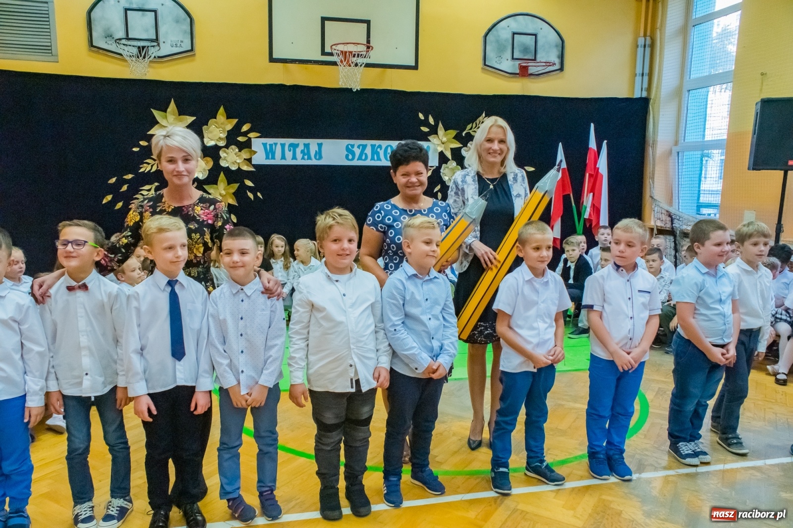 Zdjęcie w galerii na portalu naszraciborz.pl: Pierwszoklasiści dołączyli do grona uczniów SP 13 [FOTO i WIDEO] wiadomości z regionu
