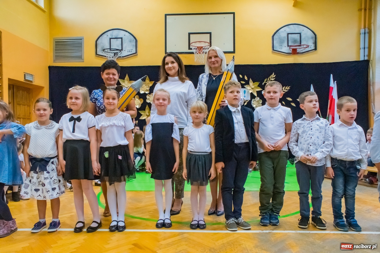 Zdjęcie w galerii na portalu naszraciborz.pl: Pierwszoklasiści dołączyli do grona uczniów SP 13 [FOTO i WIDEO] wiadomości z regionu