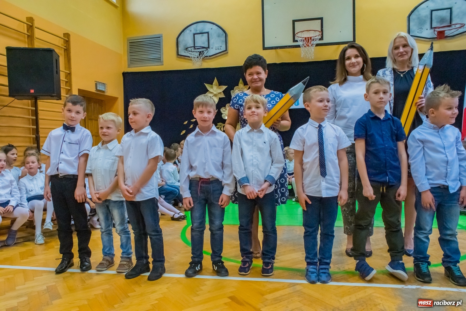 Zdjęcie w galerii na portalu naszraciborz.pl: Pierwszoklasiści dołączyli do grona uczniów SP 13 [FOTO i WIDEO] wiadomości z regionu