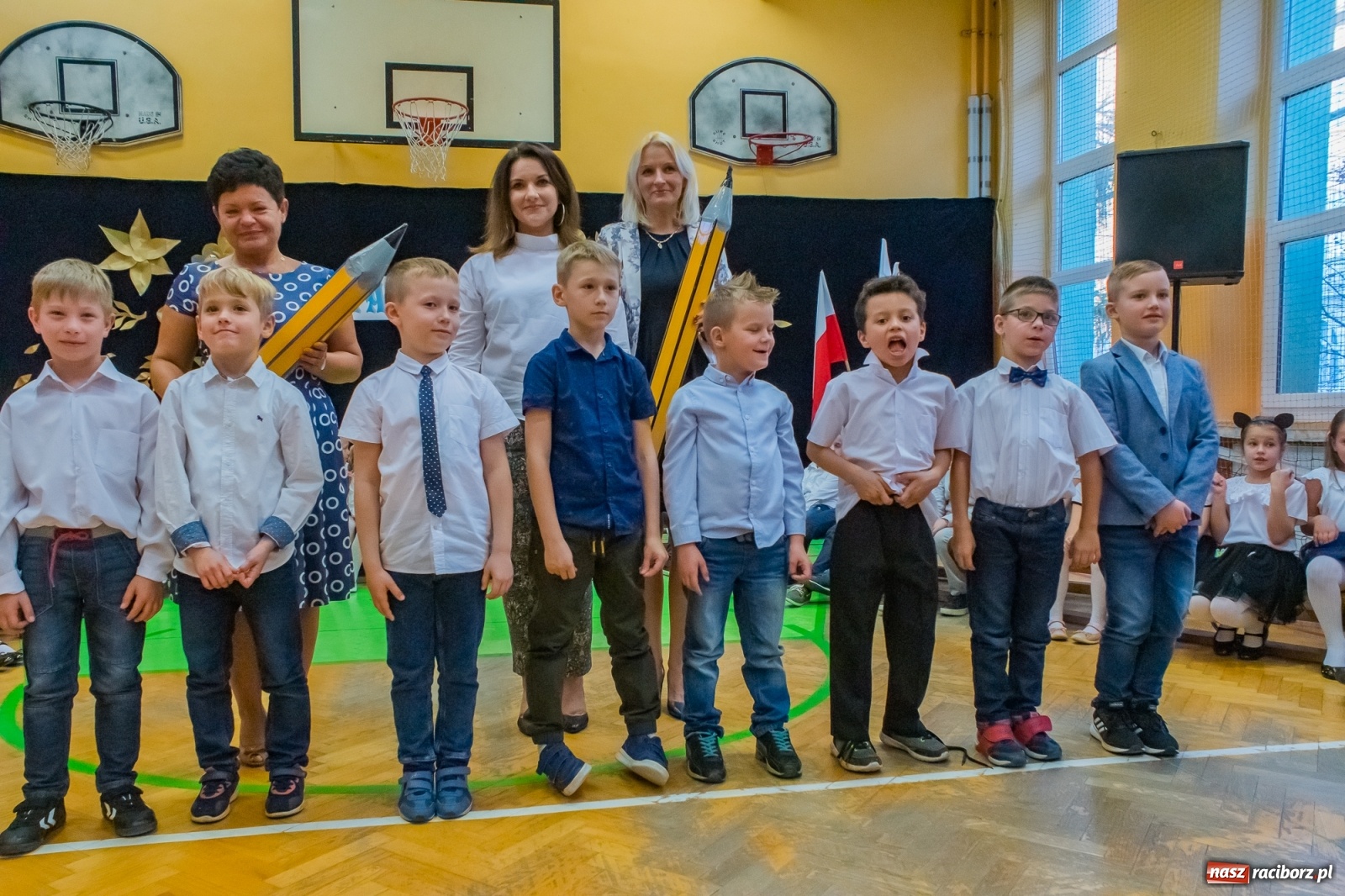 Zdjęcie w galerii na portalu naszraciborz.pl: Pierwszoklasiści dołączyli do grona uczniów SP 13 [FOTO i WIDEO] wiadomości z regionu