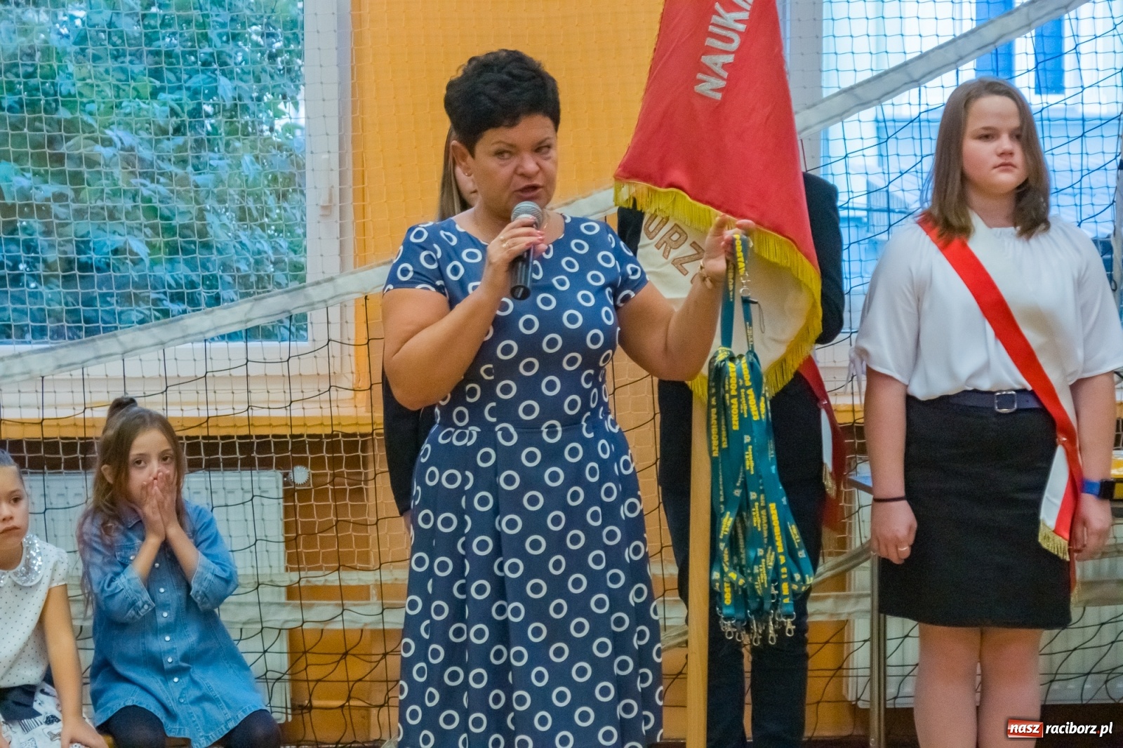 Zdjęcie w galerii na portalu naszraciborz.pl: Pierwszoklasiści dołączyli do grona uczniów SP 13 [FOTO i WIDEO] wiadomości z regionu