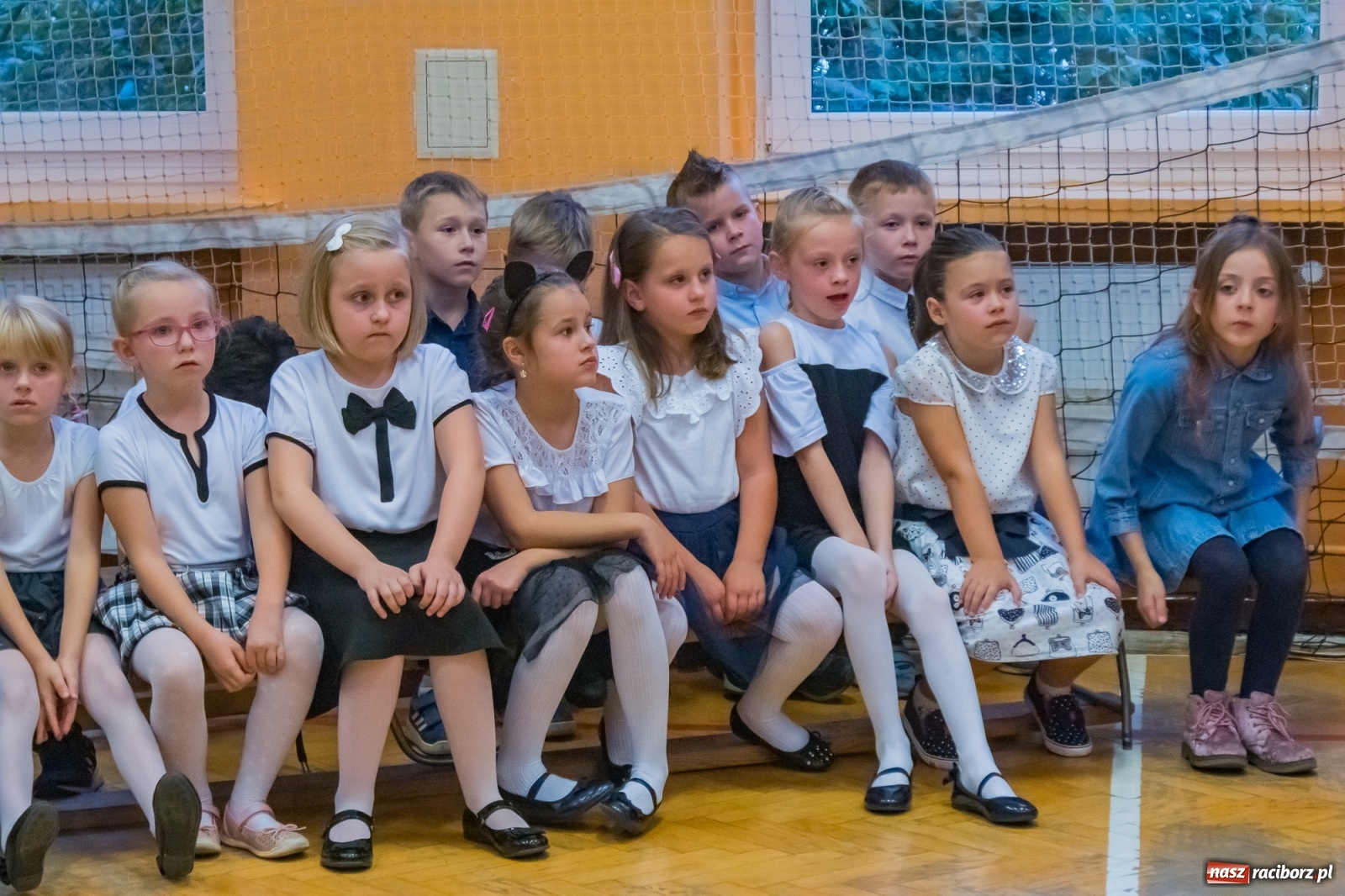 Zdjęcie w galerii na portalu naszraciborz.pl: Pierwszoklasiści dołączyli do grona uczniów SP 13 [FOTO i WIDEO] wiadomości z regionu