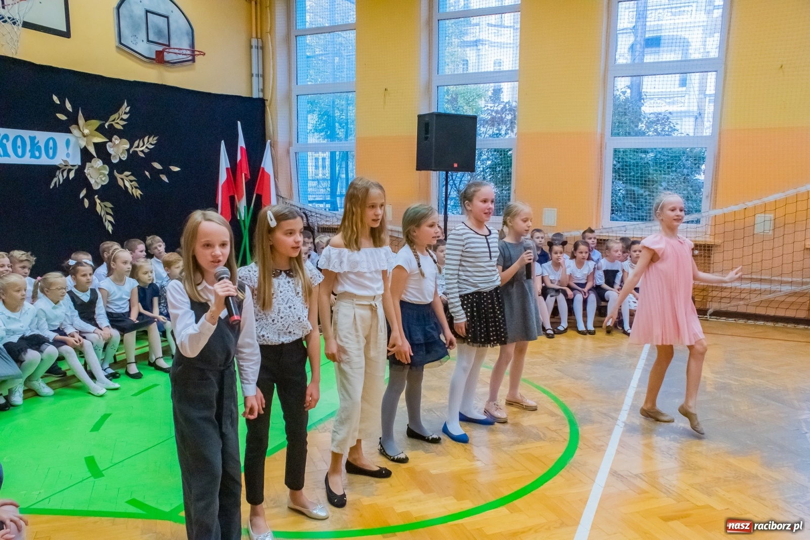 Zdjęcie w galerii na portalu naszraciborz.pl: Pierwszoklasiści dołączyli do grona uczniów SP 13 [FOTO i WIDEO] wiadomości z regionu