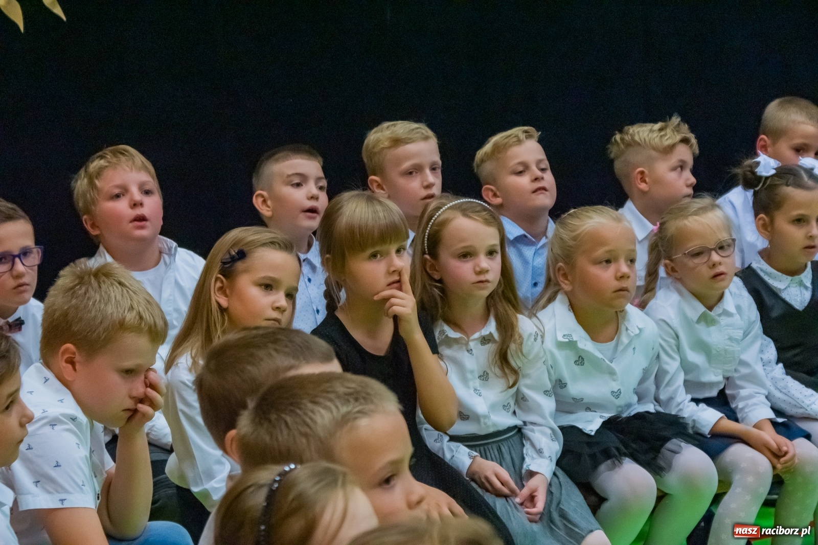 Zdjęcie w galerii na portalu naszraciborz.pl: Pierwszoklasiści dołączyli do grona uczniów SP 13 [FOTO i WIDEO] wiadomości z regionu