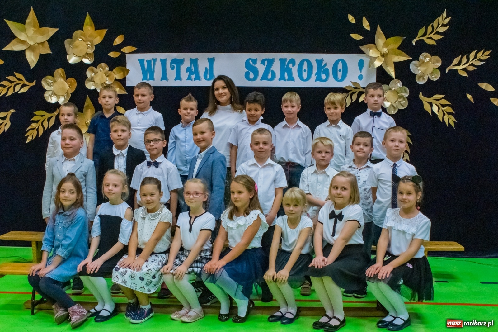 Zdjęcie w galerii na portalu naszraciborz.pl: Pierwszoklasiści dołączyli do grona uczniów SP 13 [FOTO i WIDEO] wiadomości z regionu