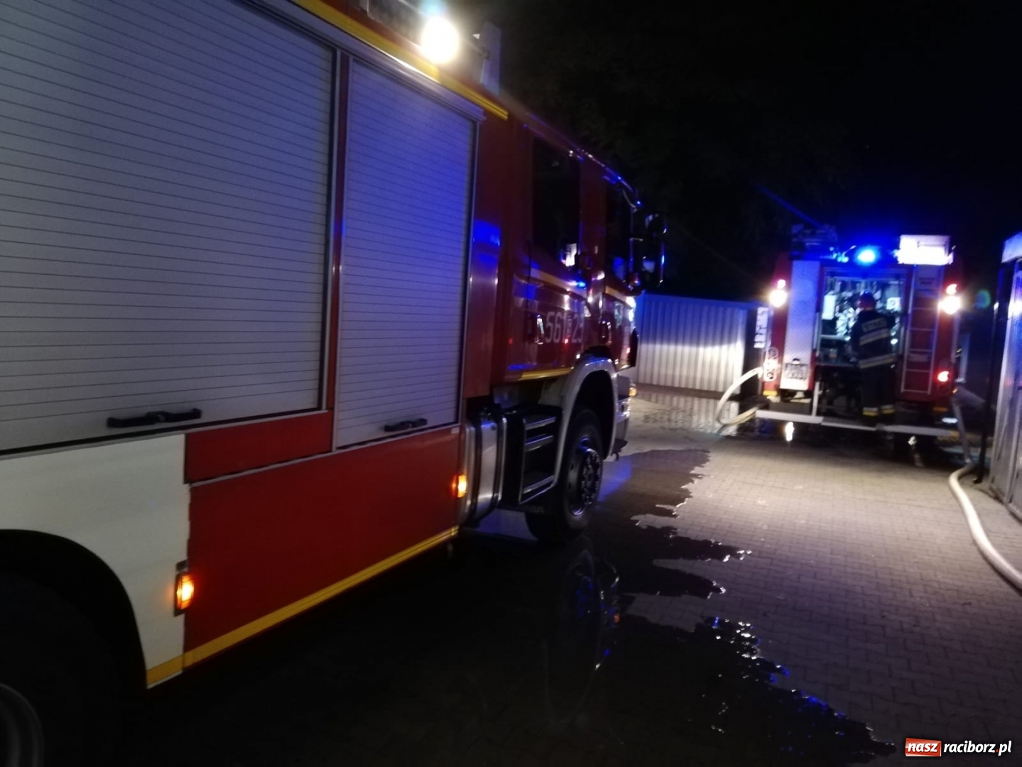 Zdjęcie w galerii na portalu naszraciborz.pl: Spłonęła skoda. Cztery pojazdy uszkodzone! wiadomości z regionu