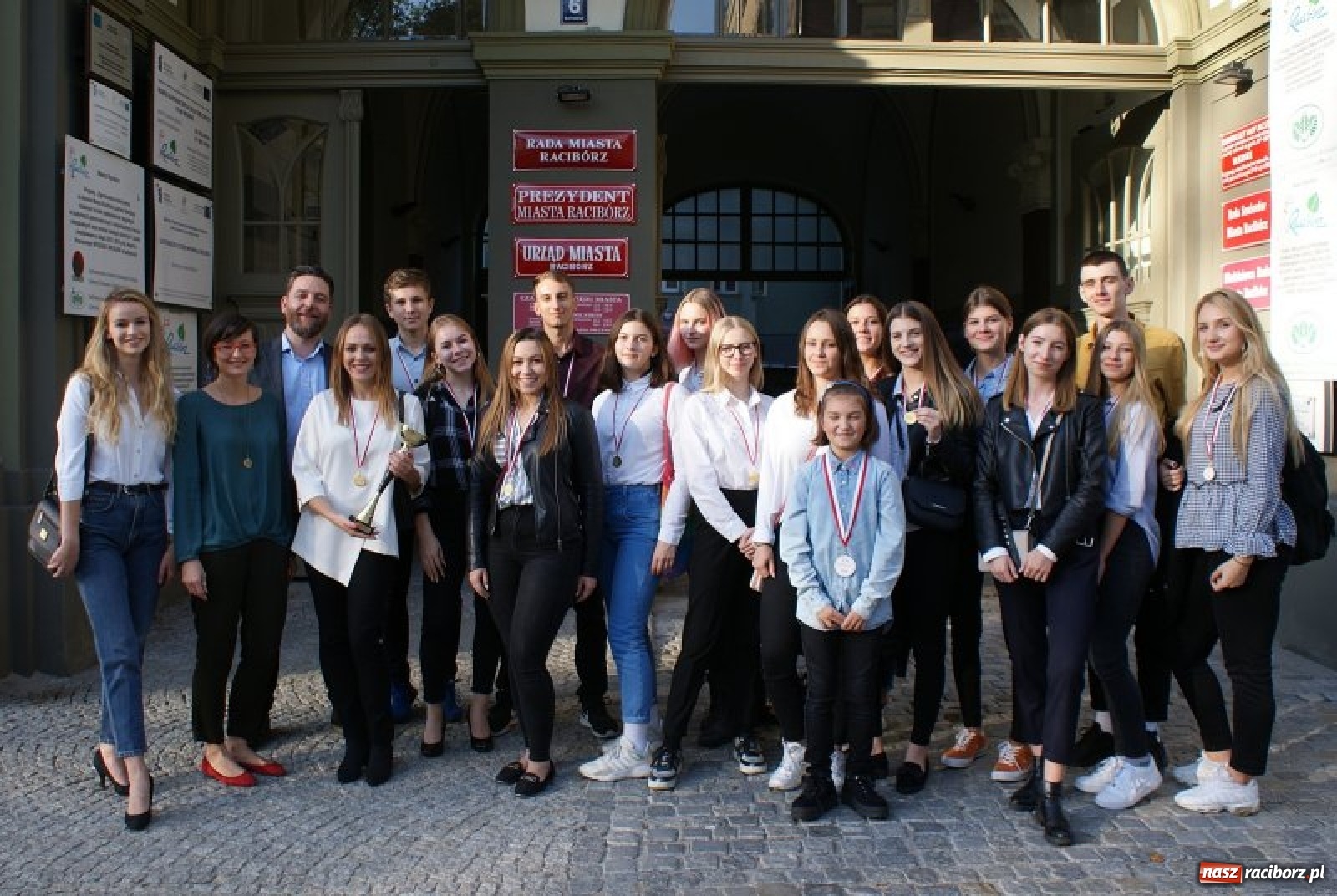 Zdjęcie w galerii na portalu naszraciborz.pl: Mistrzowie Świata ze Skazy u wiceprezydenta Michała Fity wiadomości z regionu