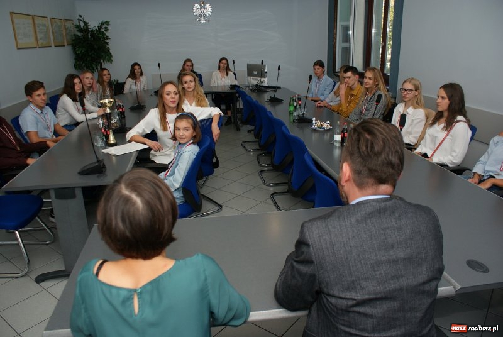 Zdjęcie w galerii na portalu naszraciborz.pl: Mistrzowie Świata ze Skazy u wiceprezydenta Michała Fity wiadomości z regionu