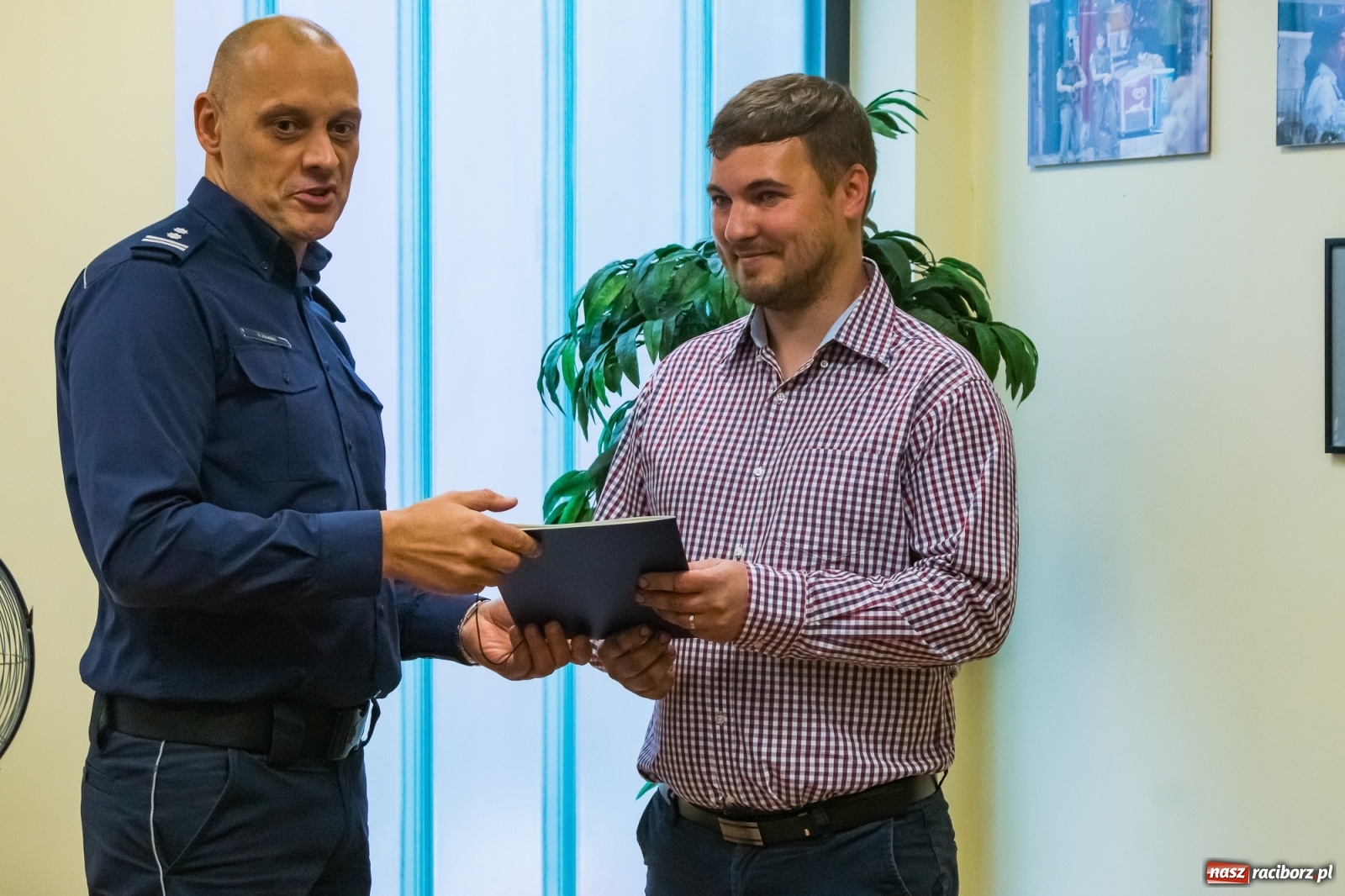 Zdjęcie w galerii na portalu naszraciborz.pl: Wzorowy obywatel i bohater. Zatrzymał sprawcę kolizji z Opawskiej wiadomości z regionu