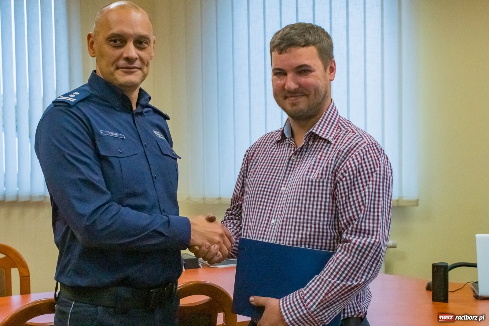 Zdjęcie w galerii na portalu naszraciborz.pl: Wzorowy obywatel i bohater. Zatrzymał sprawcę kolizji z Opawskiej wiadomości z regionu