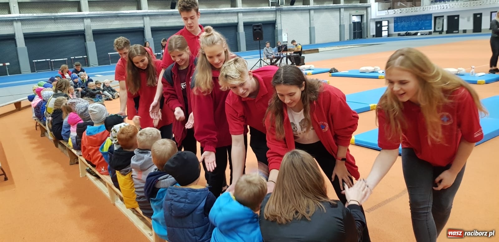 Zdjęcie w galerii na portalu naszraciborz.pl: ZSOMS edukuje z okazji Europejskiego Dnia Przywracania Czynności Serca  wiadomości z regionu