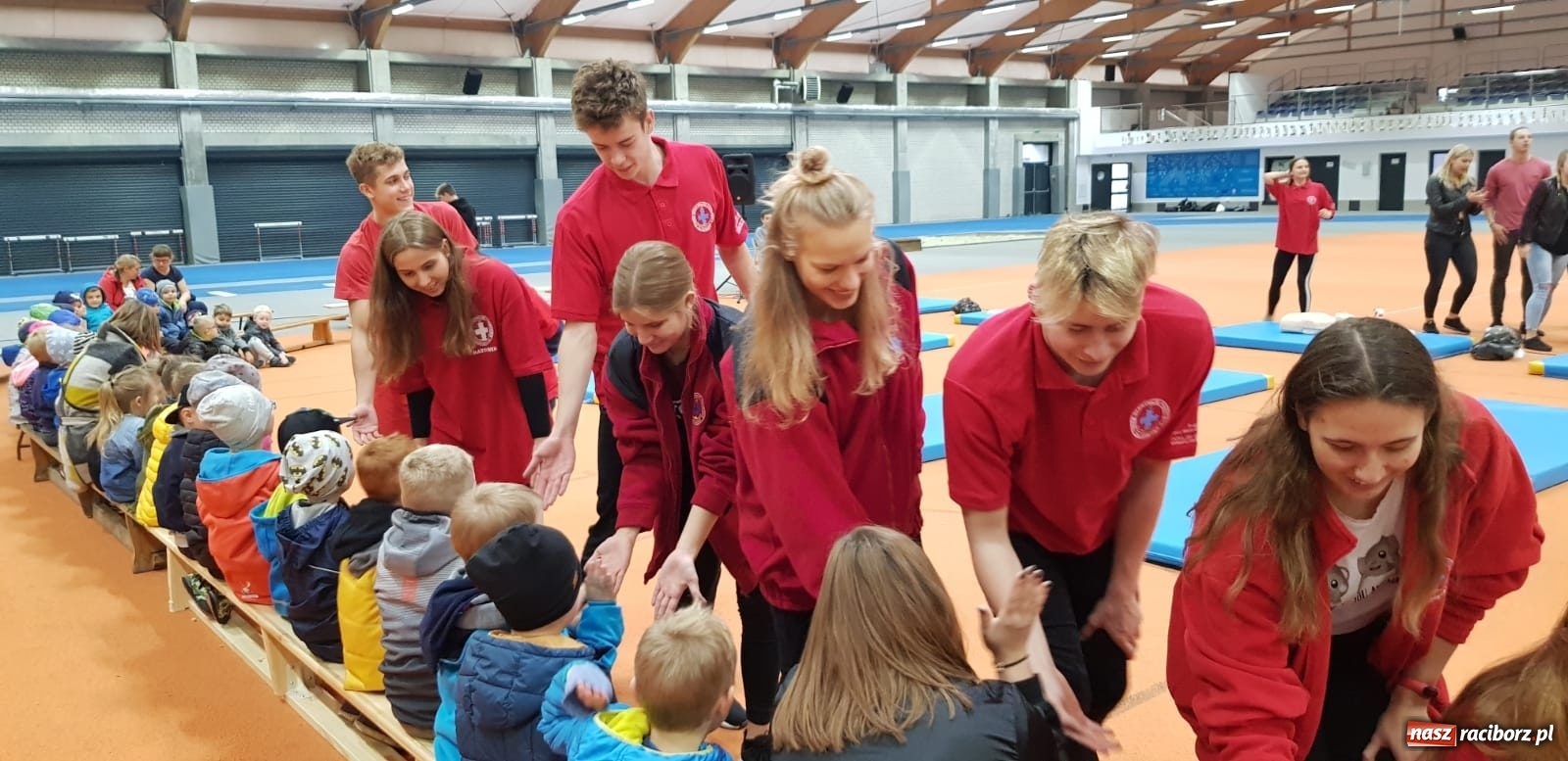 Zdjęcie w galerii na portalu naszraciborz.pl: ZSOMS edukuje z okazji Europejskiego Dnia Przywracania Czynności Serca  wiadomości z regionu