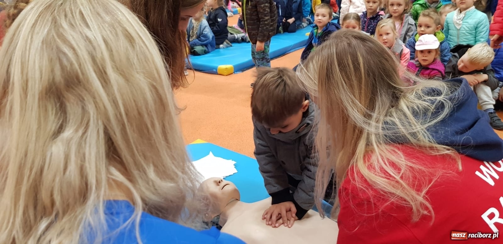 Zdjęcie w galerii na portalu naszraciborz.pl: ZSOMS edukuje z okazji Europejskiego Dnia Przywracania Czynności Serca  wiadomości z regionu