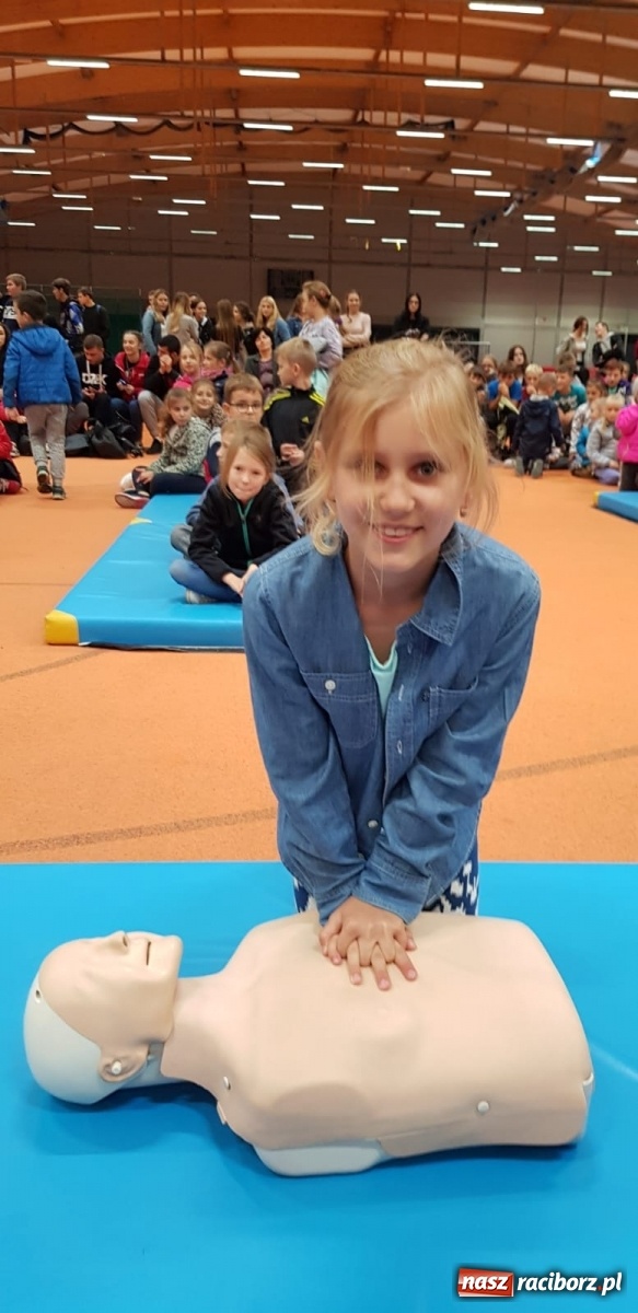 Zdjęcie w galerii na portalu naszraciborz.pl: ZSOMS edukuje z okazji Europejskiego Dnia Przywracania Czynności Serca  wiadomości z regionu