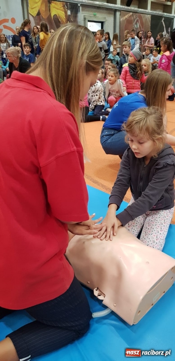 Zdjęcie w galerii na portalu naszraciborz.pl: ZSOMS edukuje z okazji Europejskiego Dnia Przywracania Czynności Serca  wiadomości z regionu