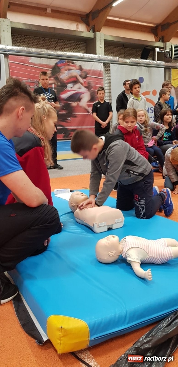 Zdjęcie w galerii na portalu naszraciborz.pl: ZSOMS edukuje z okazji Europejskiego Dnia Przywracania Czynności Serca  wiadomości z regionu