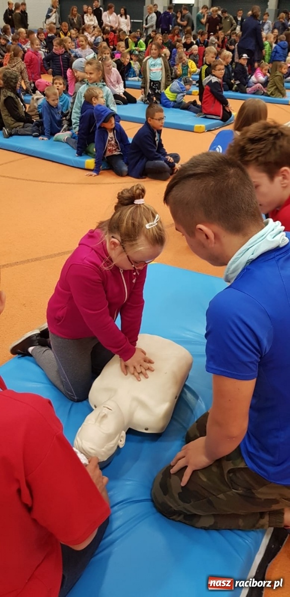 Zdjęcie w galerii na portalu naszraciborz.pl: ZSOMS edukuje z okazji Europejskiego Dnia Przywracania Czynności Serca  wiadomości z regionu