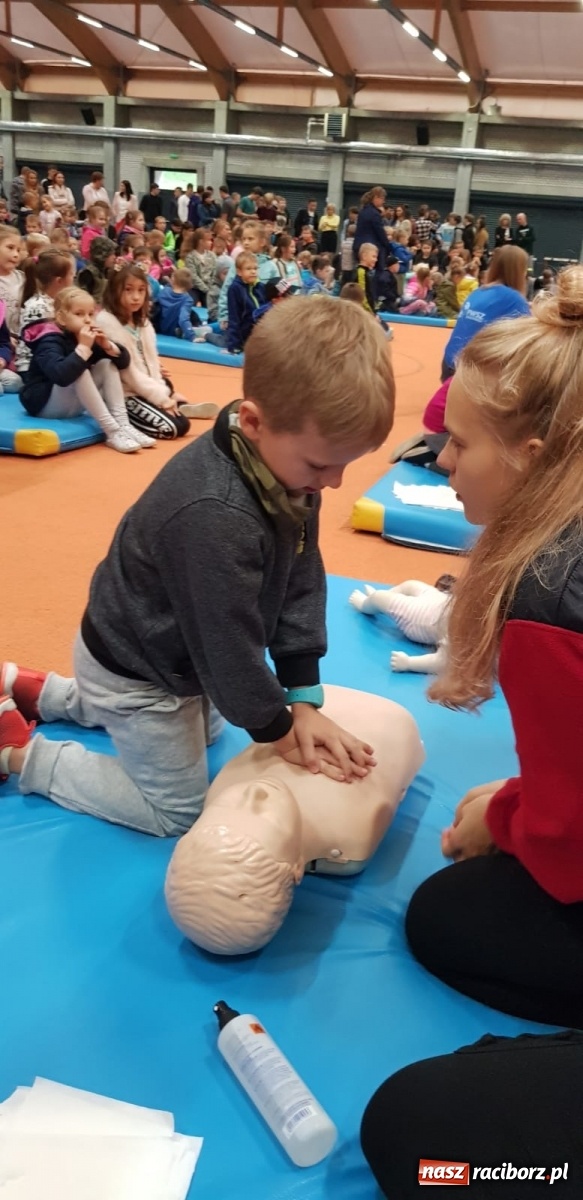 Zdjęcie w galerii na portalu naszraciborz.pl: ZSOMS edukuje z okazji Europejskiego Dnia Przywracania Czynności Serca  wiadomości z regionu