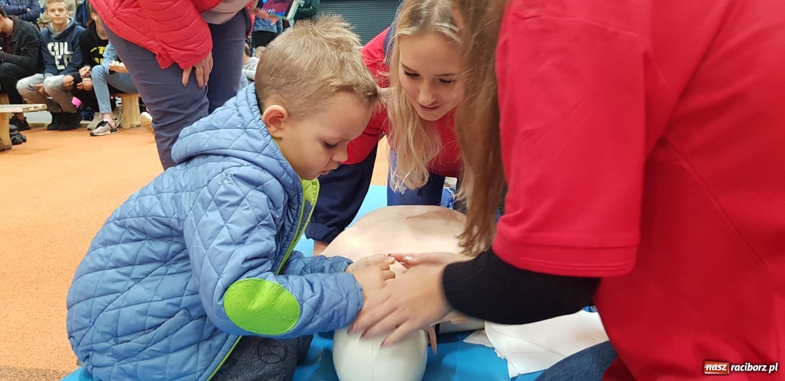 Zdjęcie w galerii na portalu naszraciborz.pl: ZSOMS edukuje z okazji Europejskiego Dnia Przywracania Czynności Serca  wiadomości z regionu