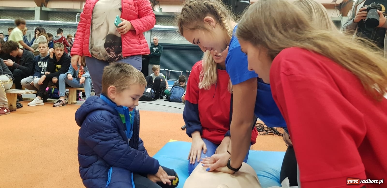 Zdjęcie w galerii na portalu naszraciborz.pl: ZSOMS edukuje z okazji Europejskiego Dnia Przywracania Czynności Serca  wiadomości z regionu