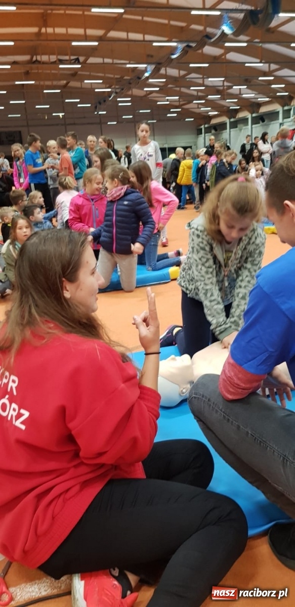 Zdjęcie w galerii na portalu naszraciborz.pl: ZSOMS edukuje z okazji Europejskiego Dnia Przywracania Czynności Serca  wiadomości z regionu