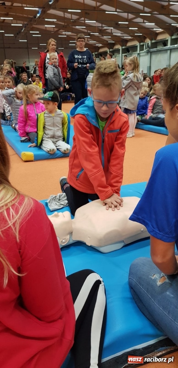 Zdjęcie w galerii na portalu naszraciborz.pl: ZSOMS edukuje z okazji Europejskiego Dnia Przywracania Czynności Serca  wiadomości z regionu