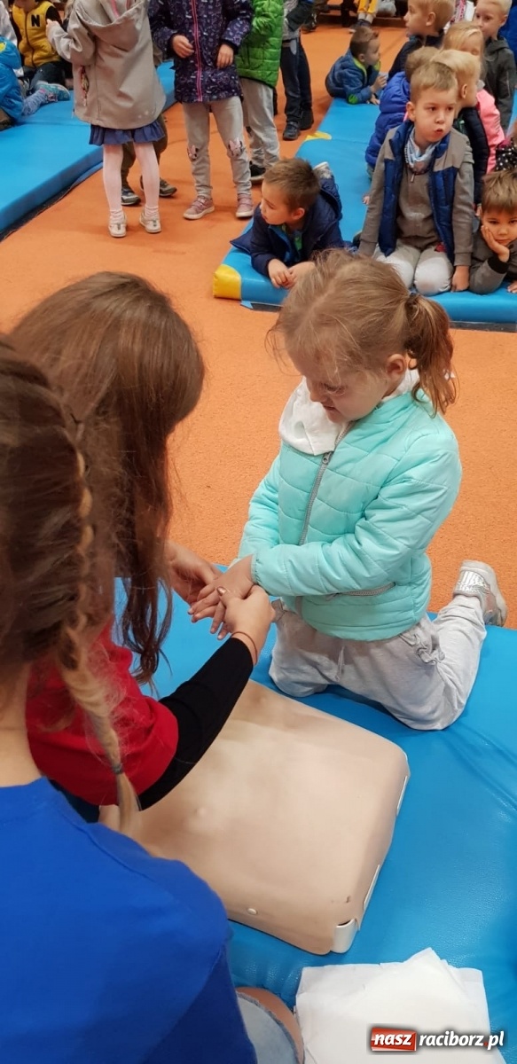 Zdjęcie w galerii na portalu naszraciborz.pl: ZSOMS edukuje z okazji Europejskiego Dnia Przywracania Czynności Serca  wiadomości z regionu