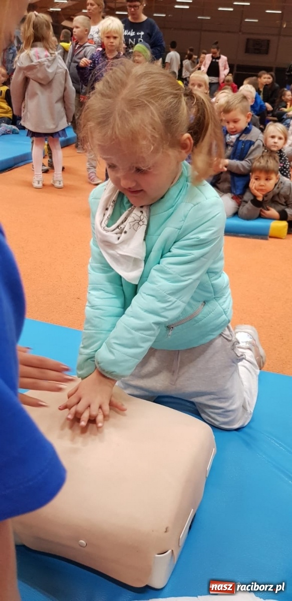 Zdjęcie w galerii na portalu naszraciborz.pl: ZSOMS edukuje z okazji Europejskiego Dnia Przywracania Czynności Serca  wiadomości z regionu