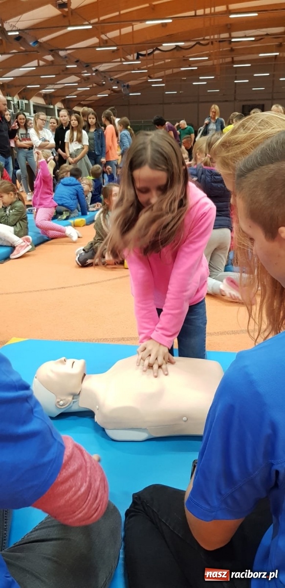 Zdjęcie w galerii na portalu naszraciborz.pl: ZSOMS edukuje z okazji Europejskiego Dnia Przywracania Czynności Serca  wiadomości z regionu