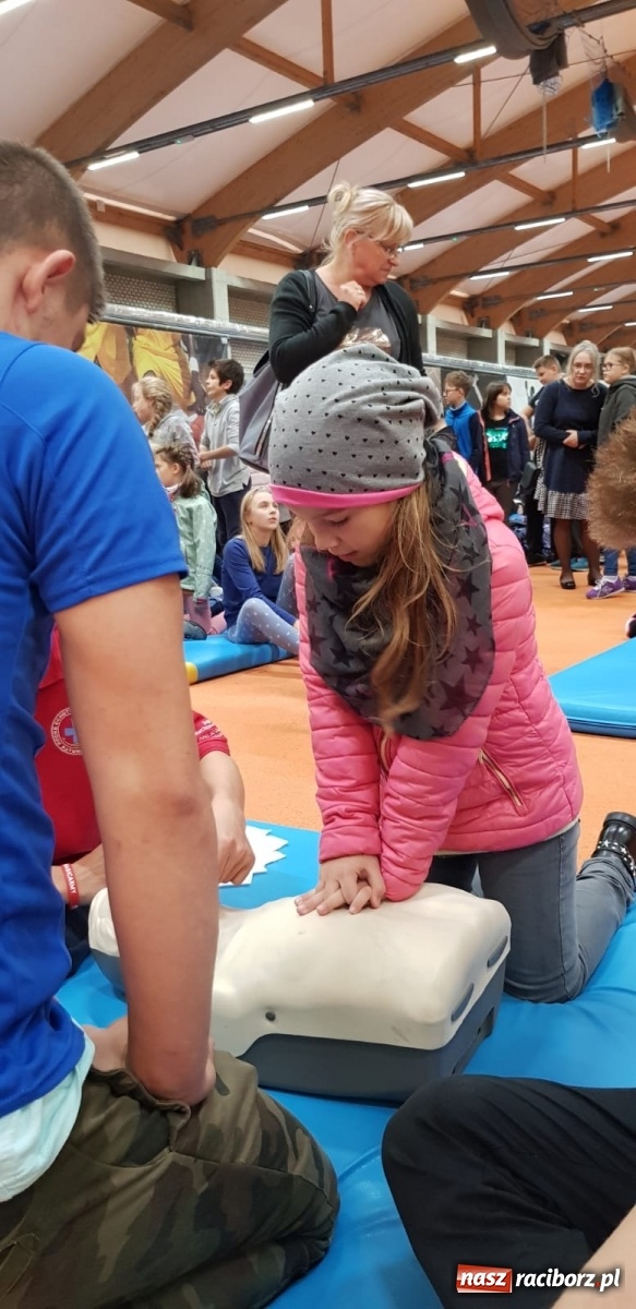 Zdjęcie w galerii na portalu naszraciborz.pl: ZSOMS edukuje z okazji Europejskiego Dnia Przywracania Czynności Serca  wiadomości z regionu