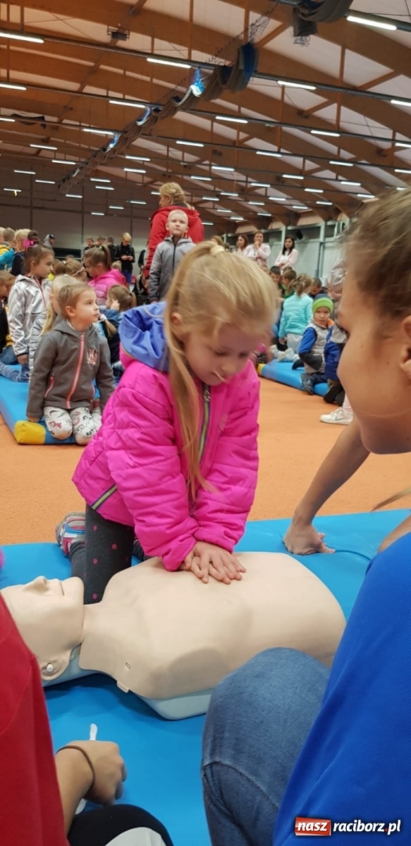 Zdjęcie w galerii na portalu naszraciborz.pl: ZSOMS edukuje z okazji Europejskiego Dnia Przywracania Czynności Serca  wiadomości z regionu