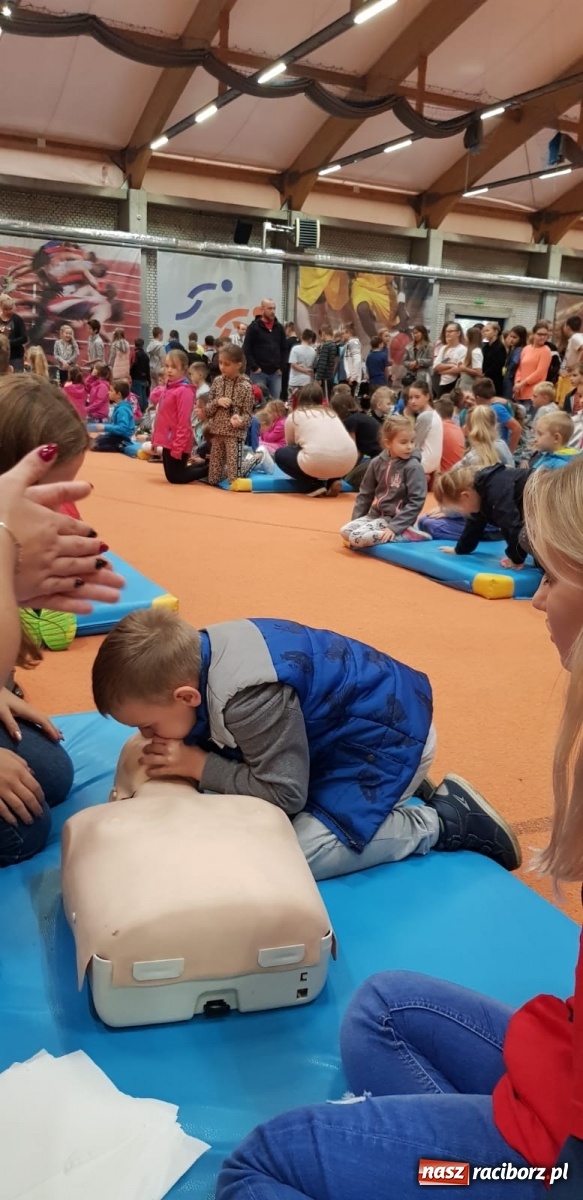 Zdjęcie w galerii na portalu naszraciborz.pl: ZSOMS edukuje z okazji Europejskiego Dnia Przywracania Czynności Serca  wiadomości z regionu