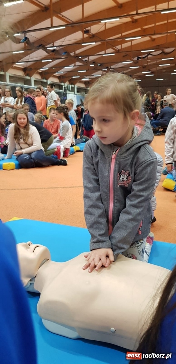 Zdjęcie w galerii na portalu naszraciborz.pl: ZSOMS edukuje z okazji Europejskiego Dnia Przywracania Czynności Serca  wiadomości z regionu