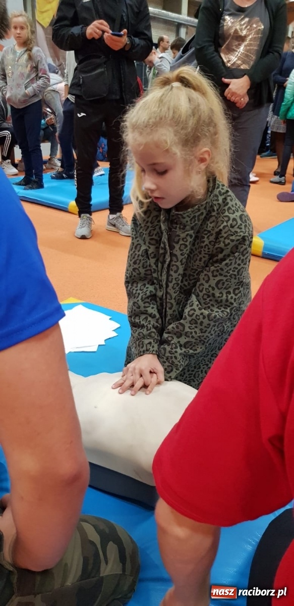 Zdjęcie w galerii na portalu naszraciborz.pl: ZSOMS edukuje z okazji Europejskiego Dnia Przywracania Czynności Serca  wiadomości z regionu