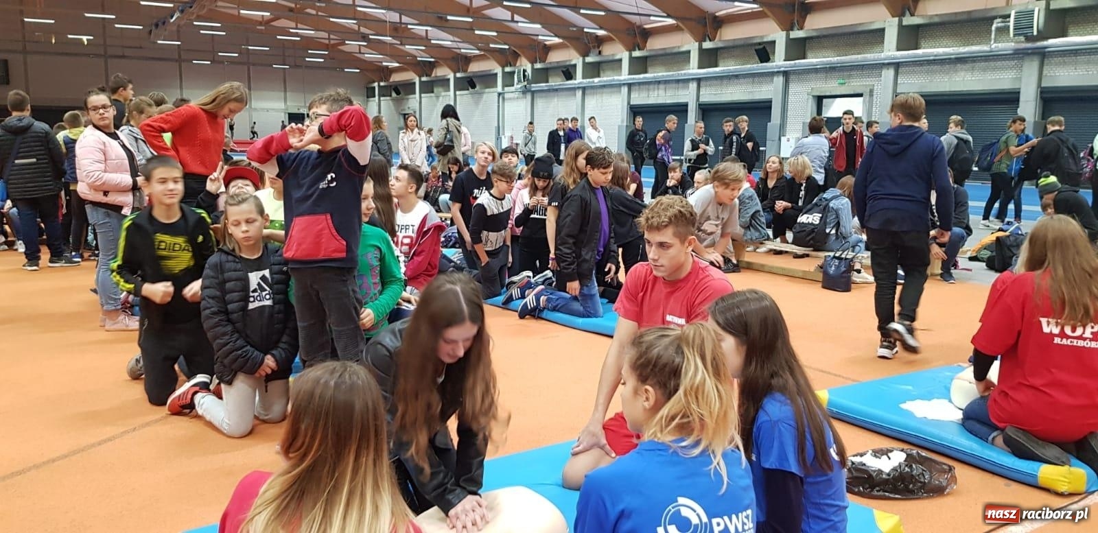 Zdjęcie w galerii na portalu naszraciborz.pl: ZSOMS edukuje z okazji Europejskiego Dnia Przywracania Czynności Serca  wiadomości z regionu