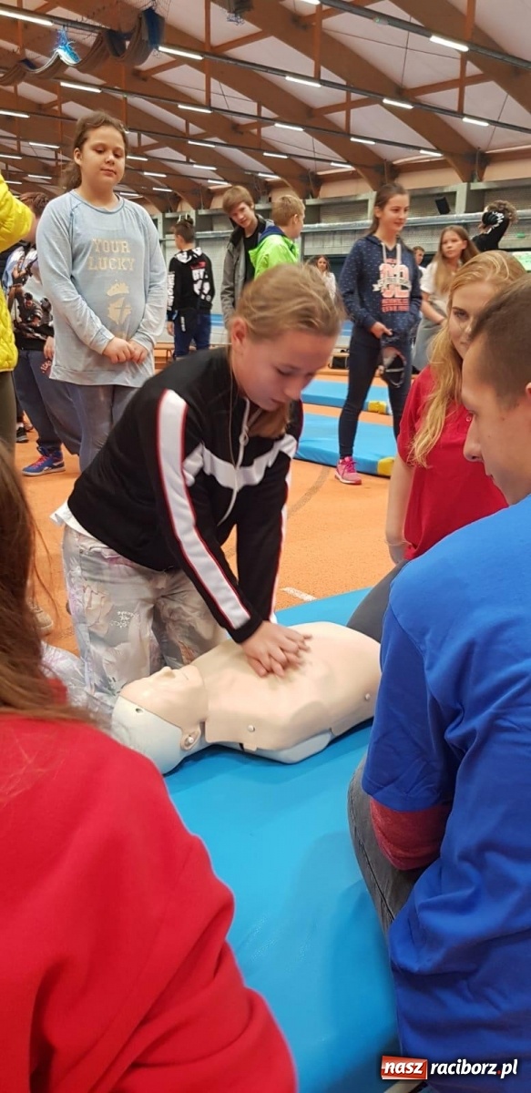 Zdjęcie w galerii na portalu naszraciborz.pl: ZSOMS edukuje z okazji Europejskiego Dnia Przywracania Czynności Serca  wiadomości z regionu