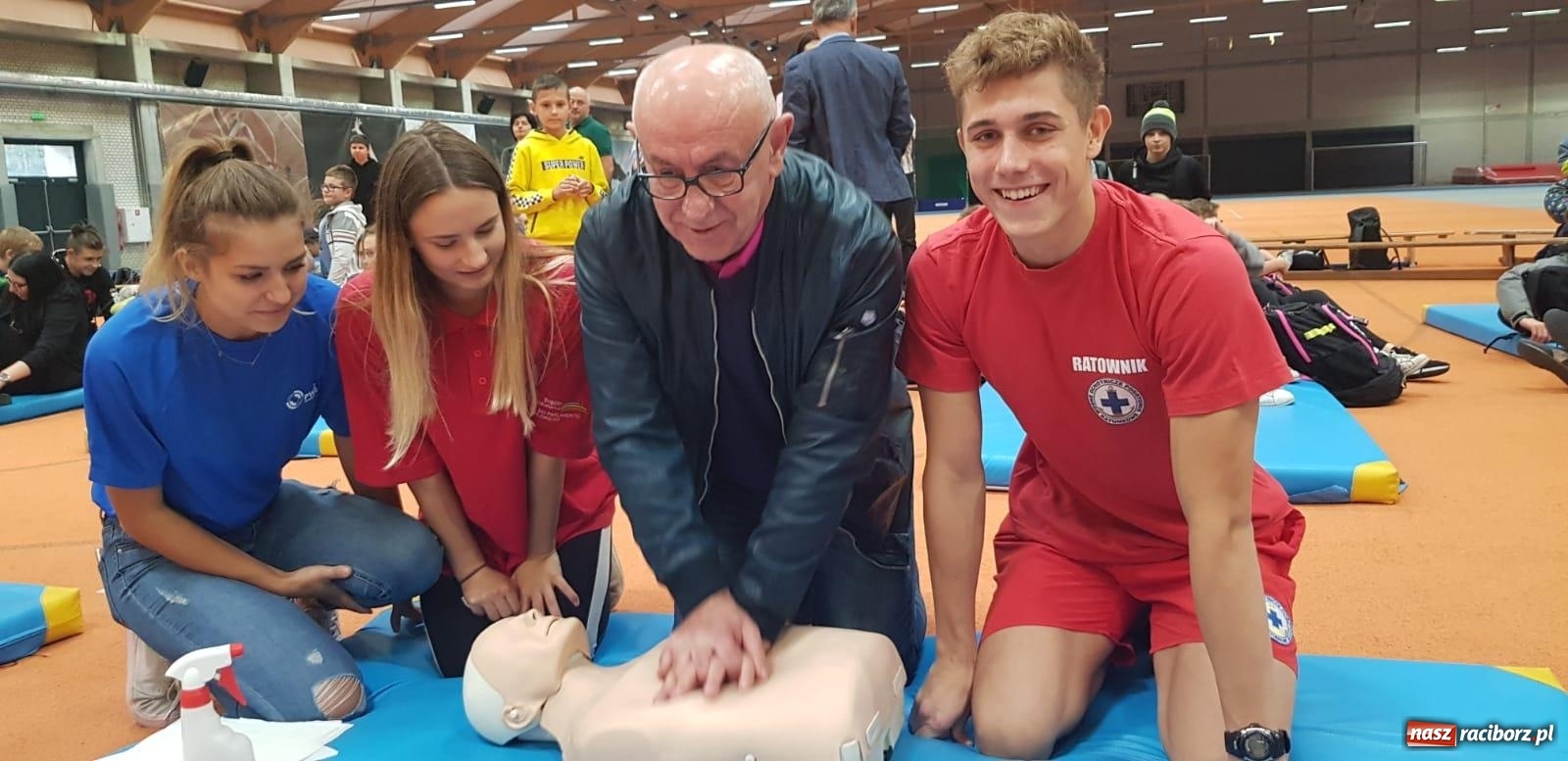 Zdjęcie w galerii na portalu naszraciborz.pl: ZSOMS edukuje z okazji Europejskiego Dnia Przywracania Czynności Serca  wiadomości z regionu