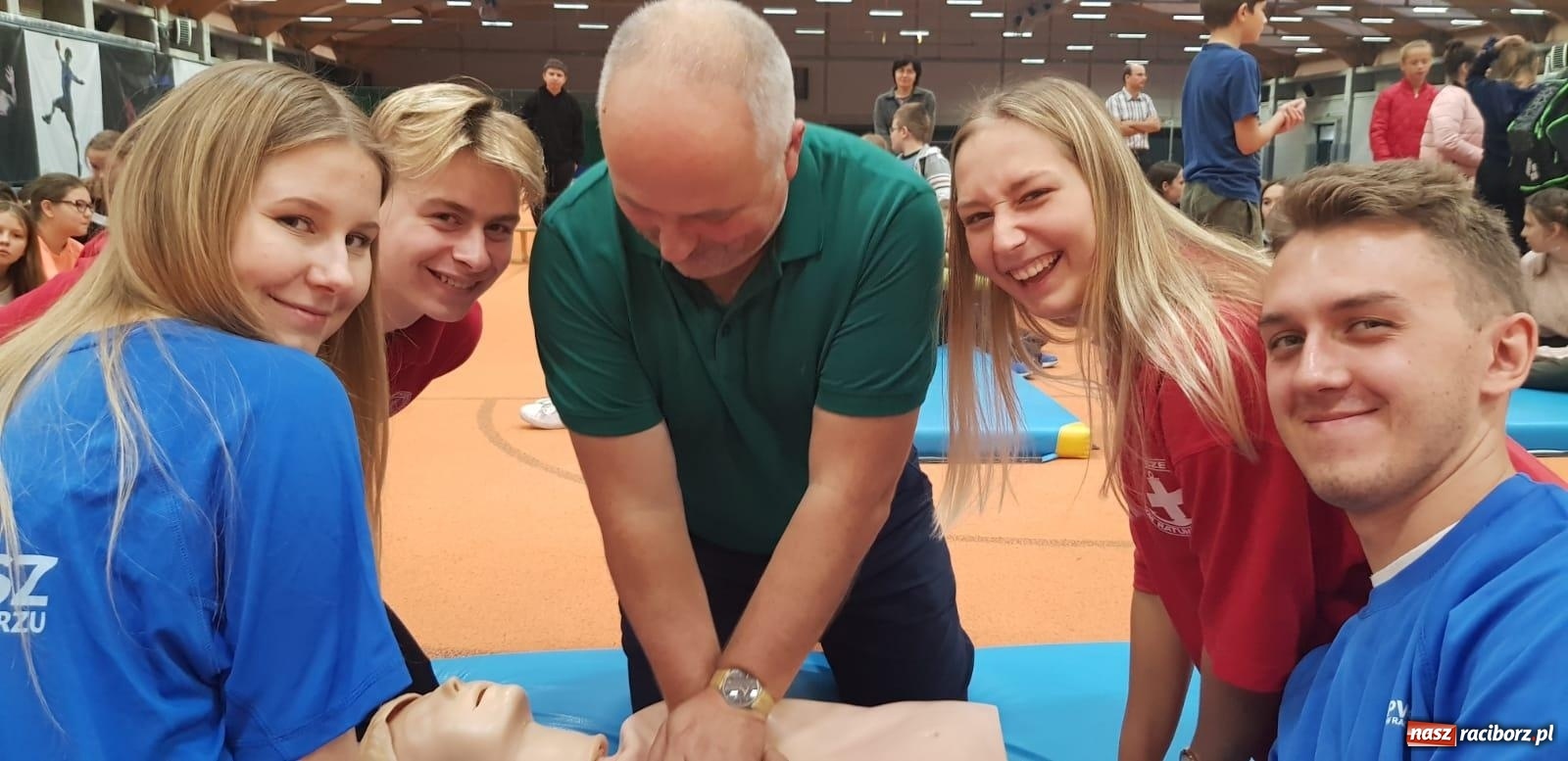 Zdjęcie w galerii na portalu naszraciborz.pl: ZSOMS edukuje z okazji Europejskiego Dnia Przywracania Czynności Serca  wiadomości z regionu