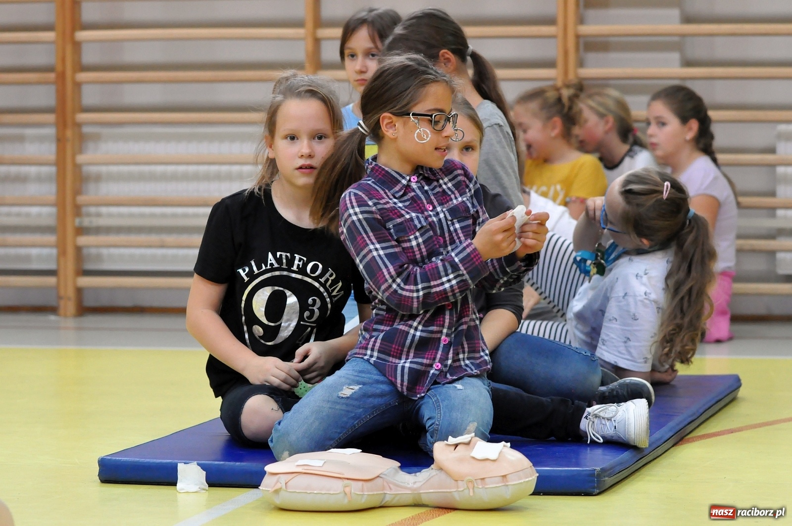 Zdjęcie w galerii na portalu naszraciborz.pl: #UczymyRatować w SP 1 na Ostrogu [FOTO i WIDEO]  wiadomości z regionu