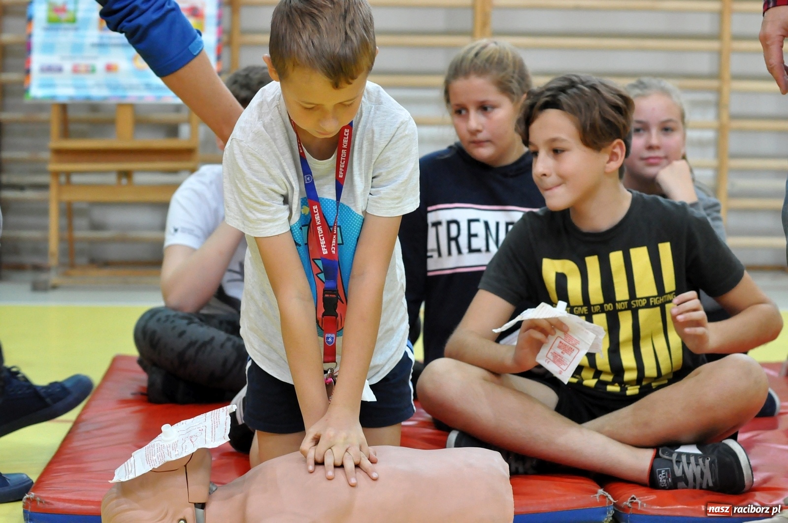 Zdjęcie w galerii na portalu naszraciborz.pl: #UczymyRatować w SP 1 na Ostrogu [FOTO i WIDEO]  wiadomości z regionu