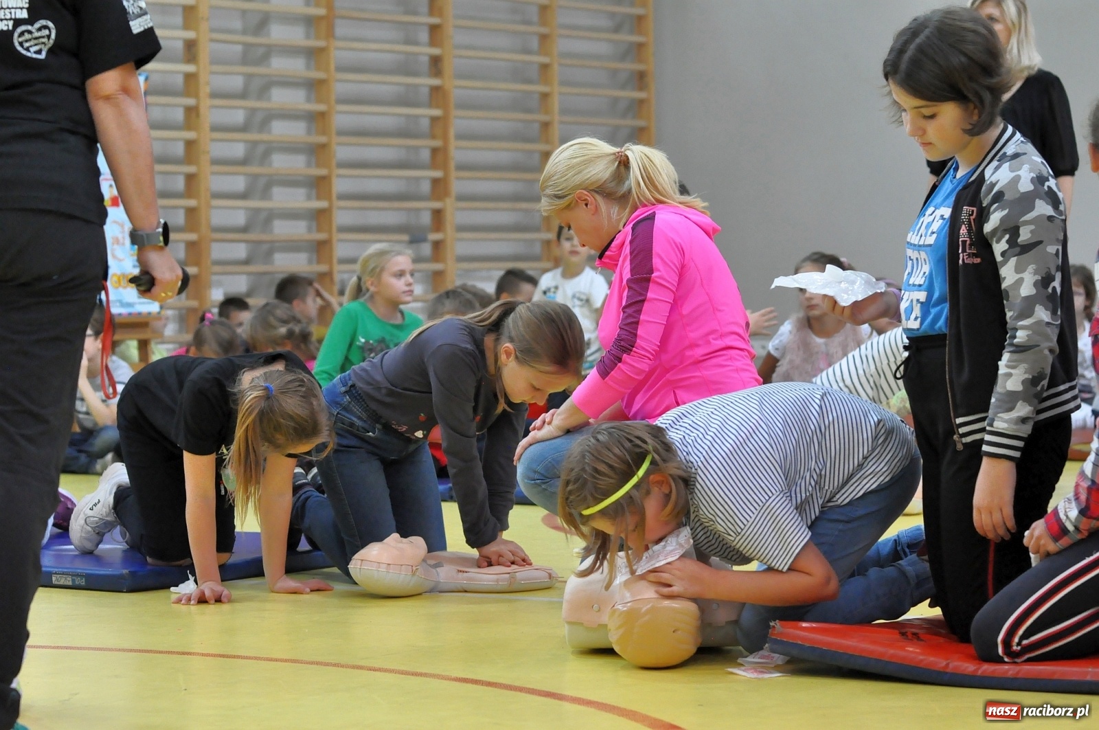 Zdjęcie w galerii na portalu naszraciborz.pl: #UczymyRatować w SP 1 na Ostrogu [FOTO i WIDEO]  wiadomości z regionu