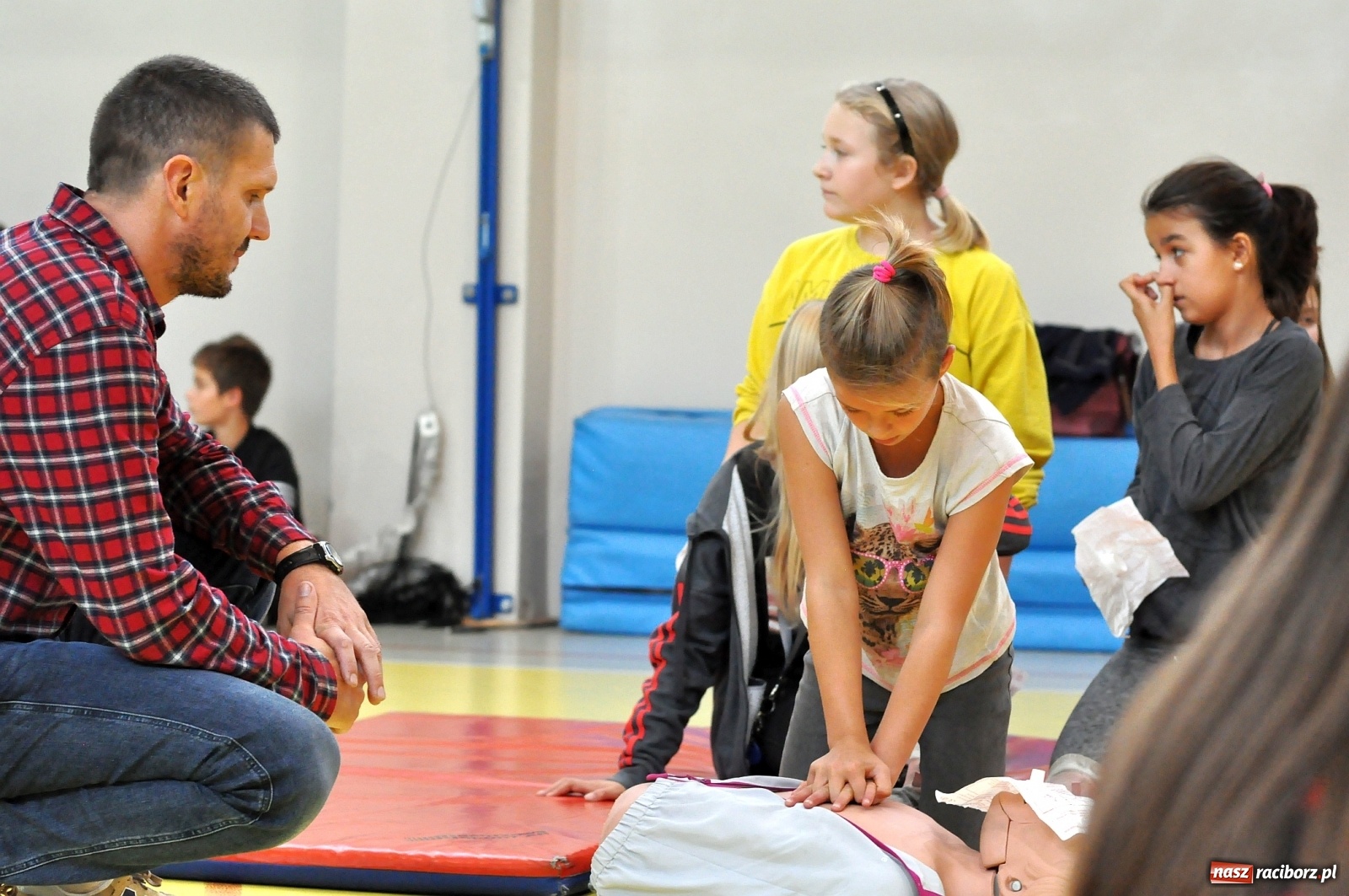 Zdjęcie w galerii na portalu naszraciborz.pl: #UczymyRatować w SP 1 na Ostrogu [FOTO i WIDEO]  wiadomości z regionu