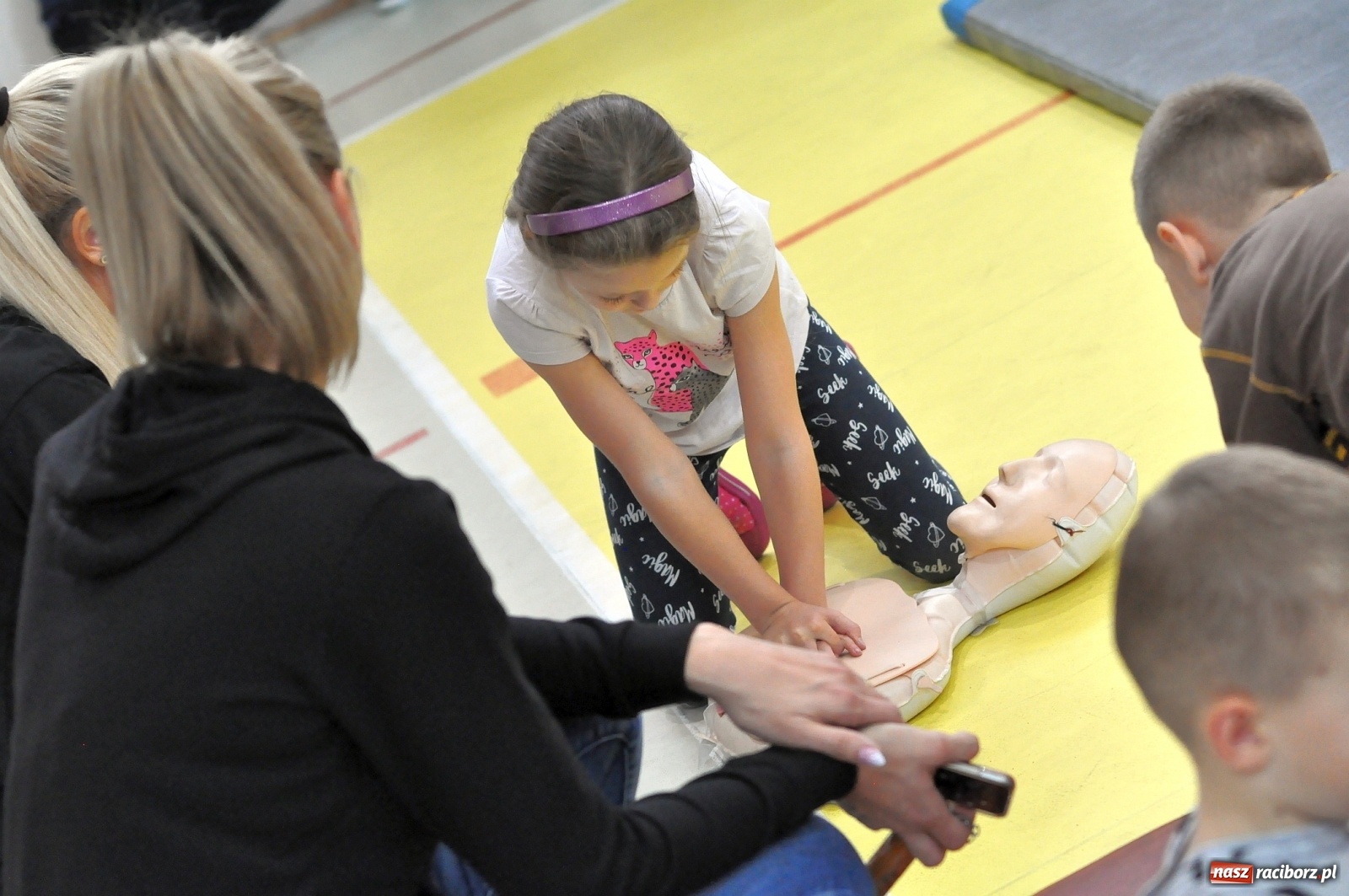 Zdjęcie w galerii na portalu naszraciborz.pl: #UczymyRatować w SP 1 na Ostrogu [FOTO i WIDEO]  wiadomości z regionu