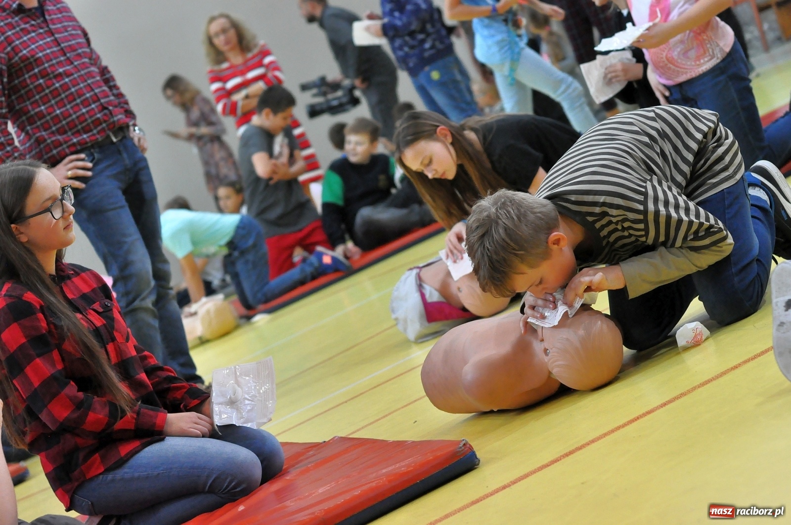 Zdjęcie w galerii na portalu naszraciborz.pl: #UczymyRatować w SP 1 na Ostrogu [FOTO i WIDEO]  wiadomości z regionu
