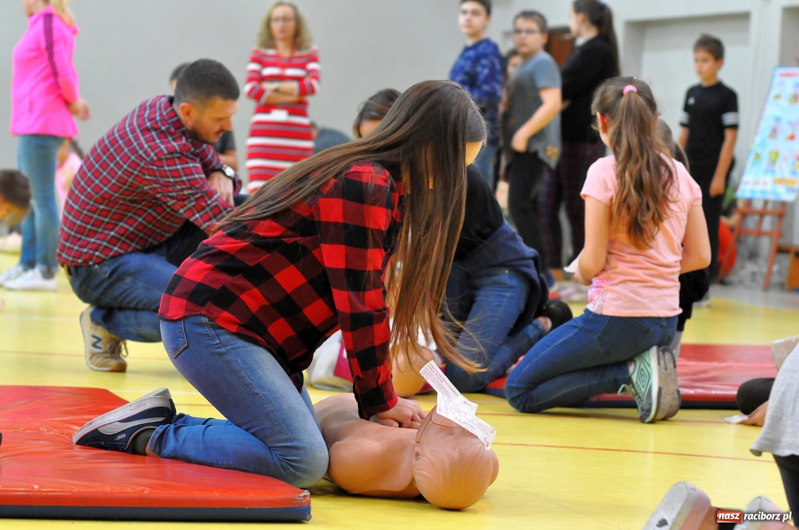 Zdjęcie w galerii na portalu naszraciborz.pl: #UczymyRatować w SP 1 na Ostrogu [FOTO i WIDEO]  wiadomości z regionu