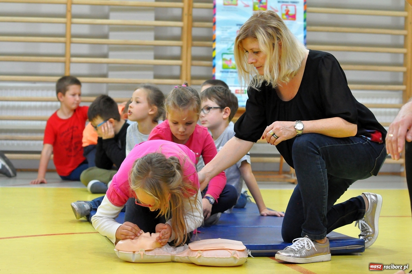 Zdjęcie w galerii na portalu naszraciborz.pl: #UczymyRatować w SP 1 na Ostrogu [FOTO i WIDEO]  wiadomości z regionu