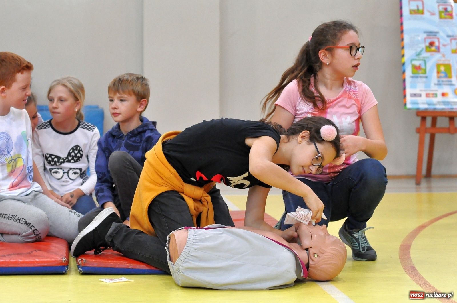Zdjęcie w galerii na portalu naszraciborz.pl: #UczymyRatować w SP 1 na Ostrogu [FOTO i WIDEO]  wiadomości z regionu