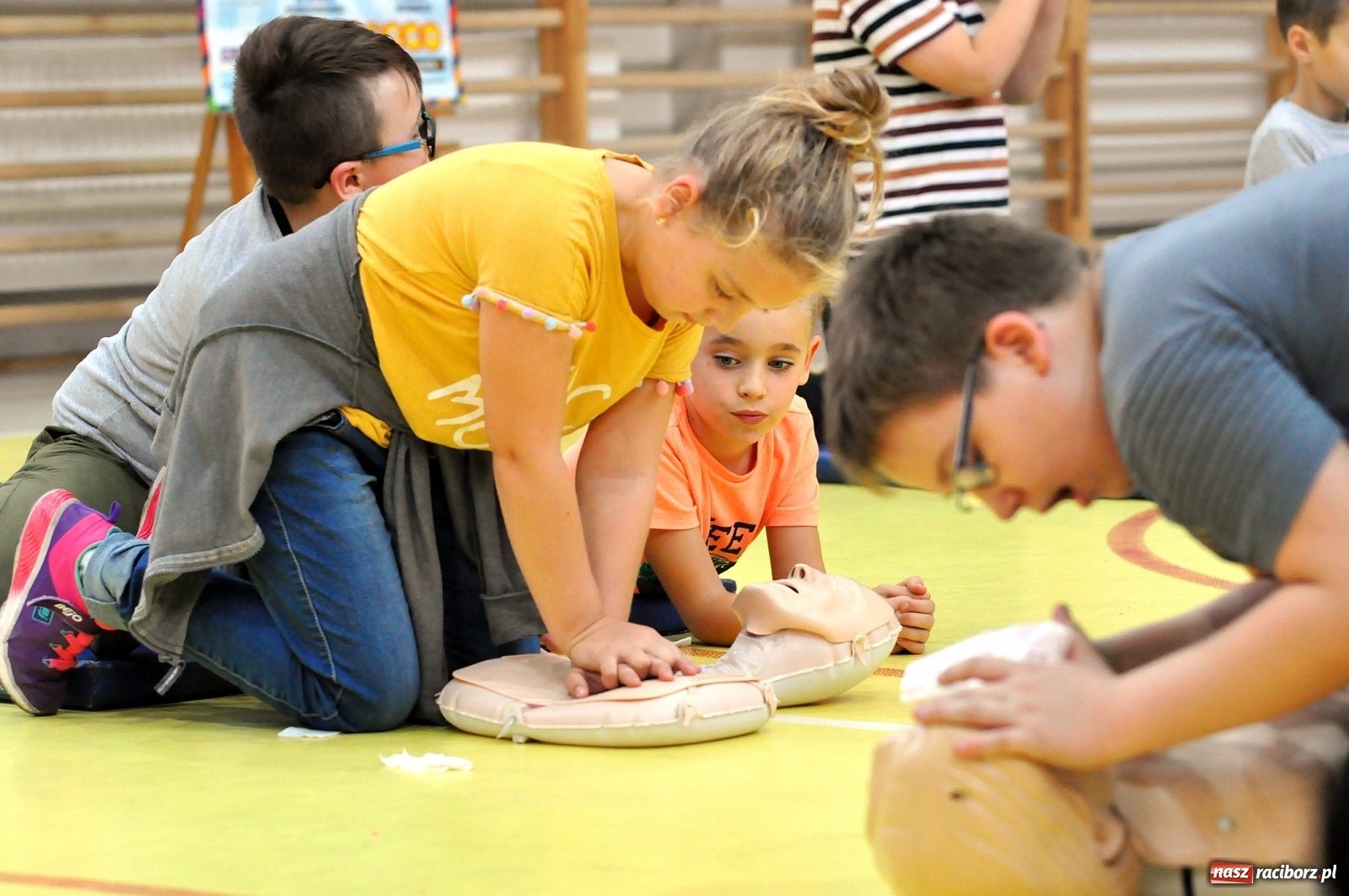 Zdjęcie w galerii na portalu naszraciborz.pl: #UczymyRatować w SP 1 na Ostrogu [FOTO i WIDEO]  wiadomości z regionu