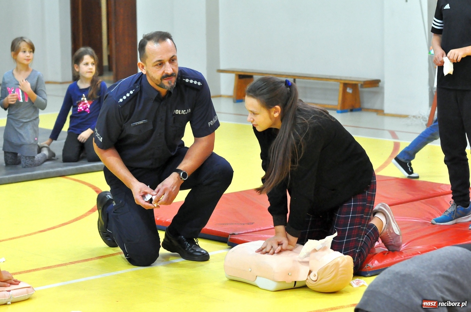 Zdjęcie w galerii na portalu naszraciborz.pl: #UczymyRatować w SP 1 na Ostrogu [FOTO i WIDEO]  wiadomości z regionu